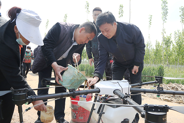 中煤集团植保无人机科技下乡 助力智慧农业受称赞